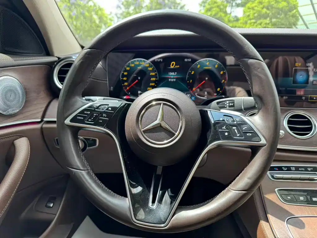 Mercedes-Benz E-Class 2021 — фото 10