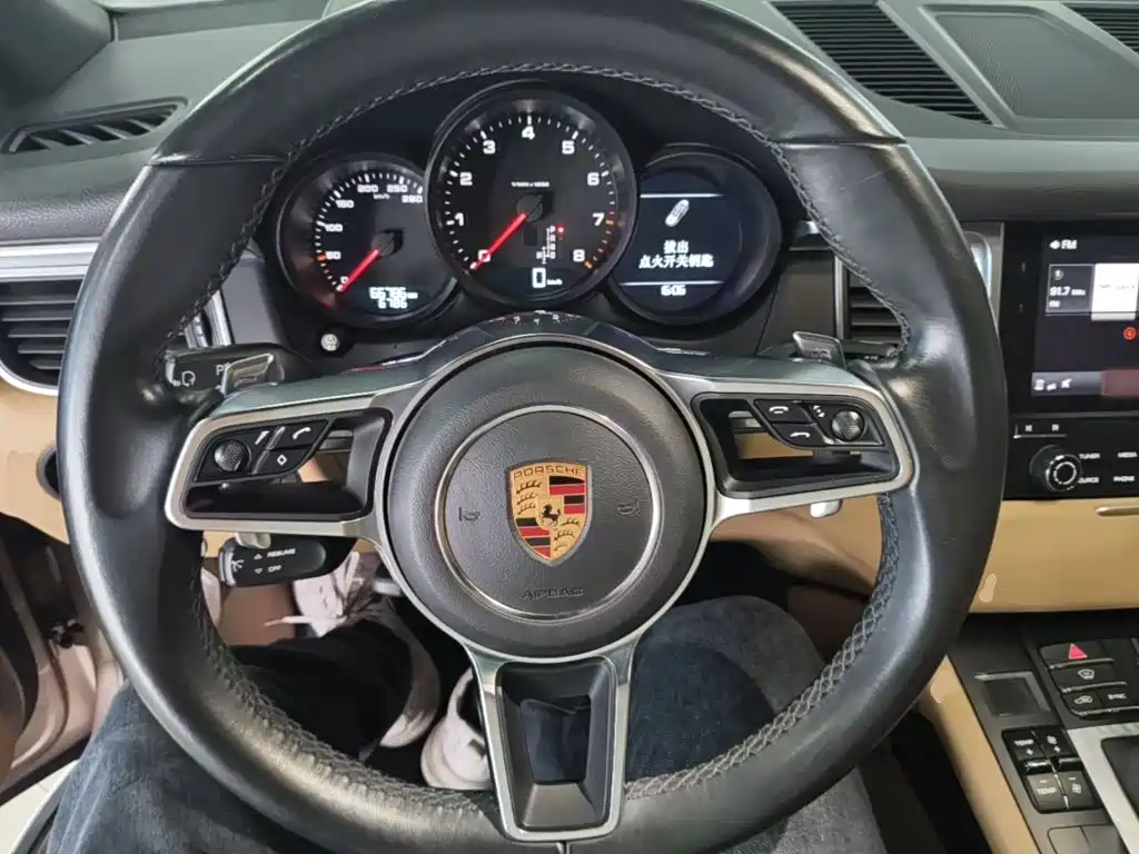 Porsche Macan 2017 — фото 11