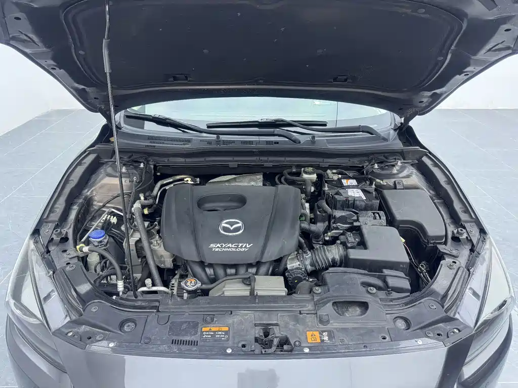 Mazda 3 Axela 2018 — фото 13