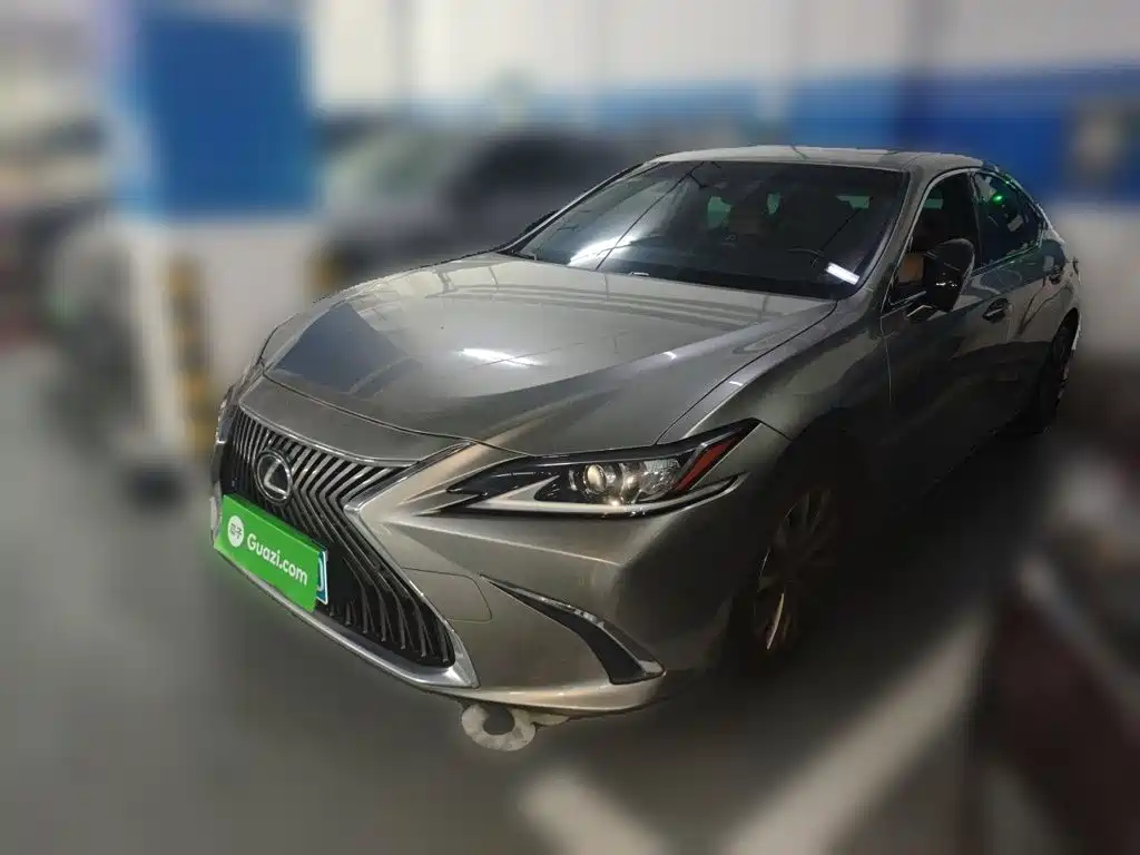 Lexus ES 2019