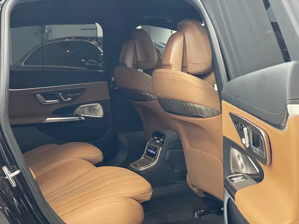 Mercedes-Benz E-Class 2025 — фото 13