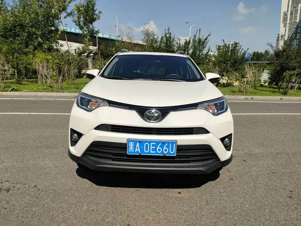 Toyota RAV4 2019 — фото 2