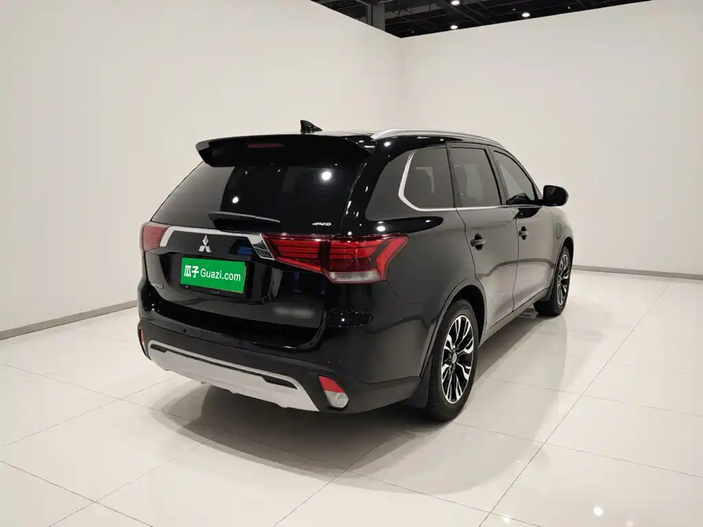 Mitsubishi Outlander 2019 — фото 6