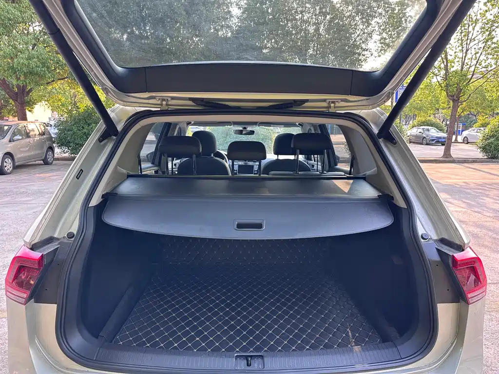 Volkswagen Tiguan L 2018 — фото 15