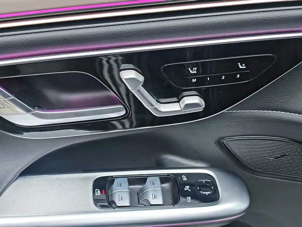 Mercedes-Benz EQE SUV 2024 — фото 12