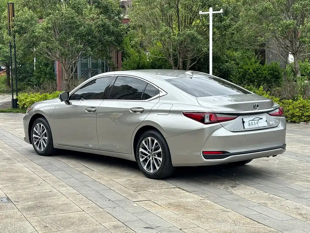 Lexus ES 2023 — фото 7