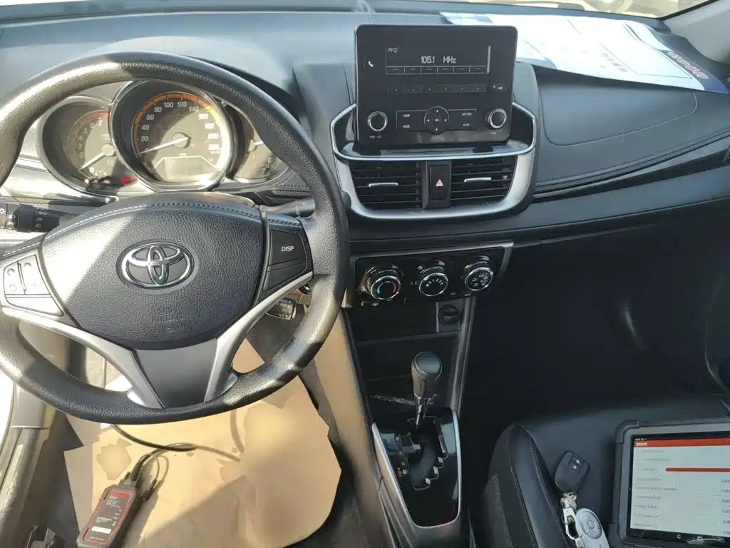 Toyota Yaris L 2022 — фото 7