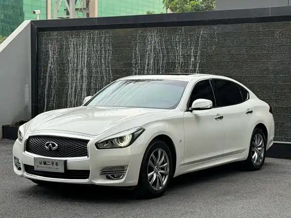 Infiniti Q70 2018