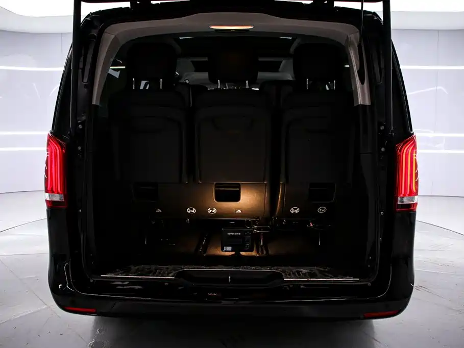 Mercedes-Benz V-Class 2021 — фото 17