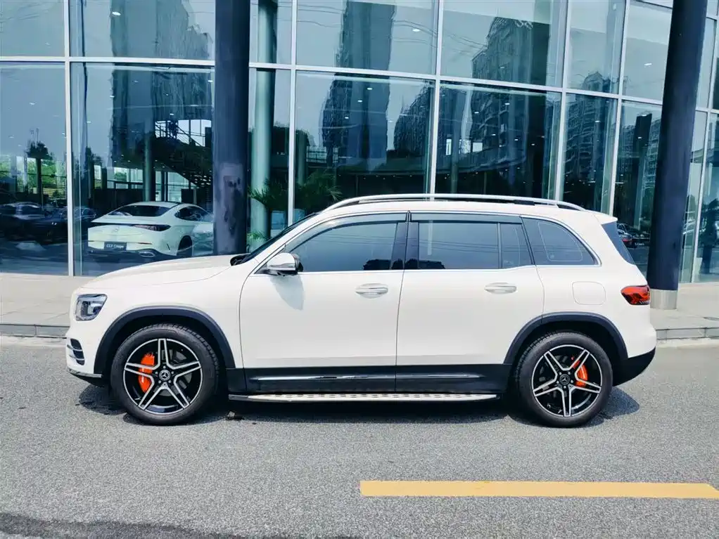 Mercedes-Benz GLB 2023