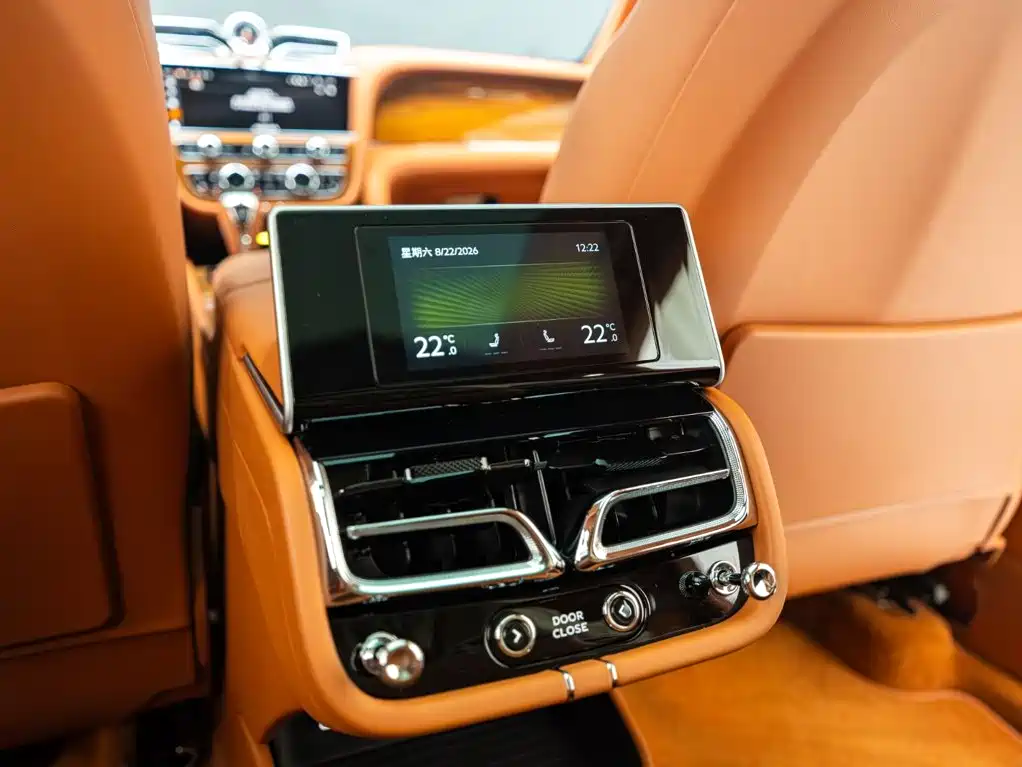 Bentley Bentayga 2025 — фото 13