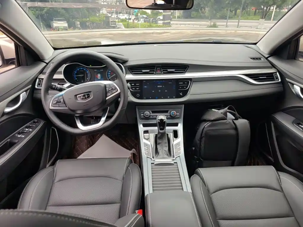 Geely Emgrand 2019 — фото 10
