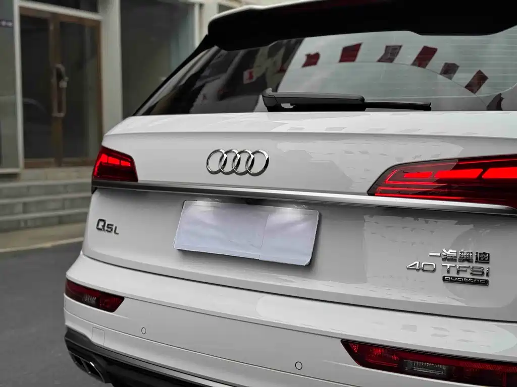 Audi Q5L 2023 — фото 14