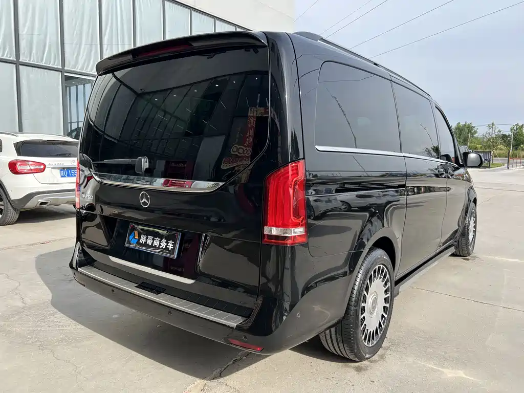 Mercedes-Benz V-Class 2021 — фото 13