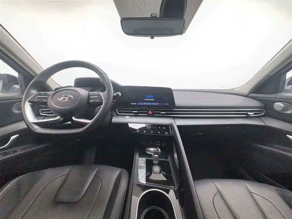 Hyundai Elantra 2022