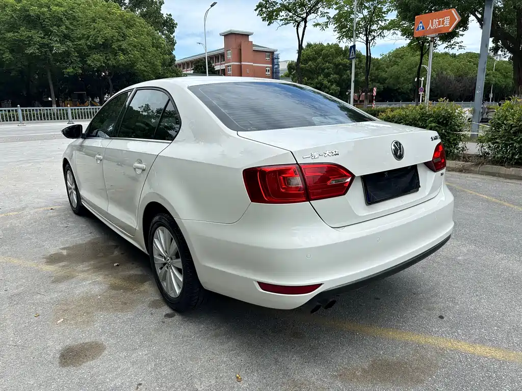 Volkswagen Sagitar 2015