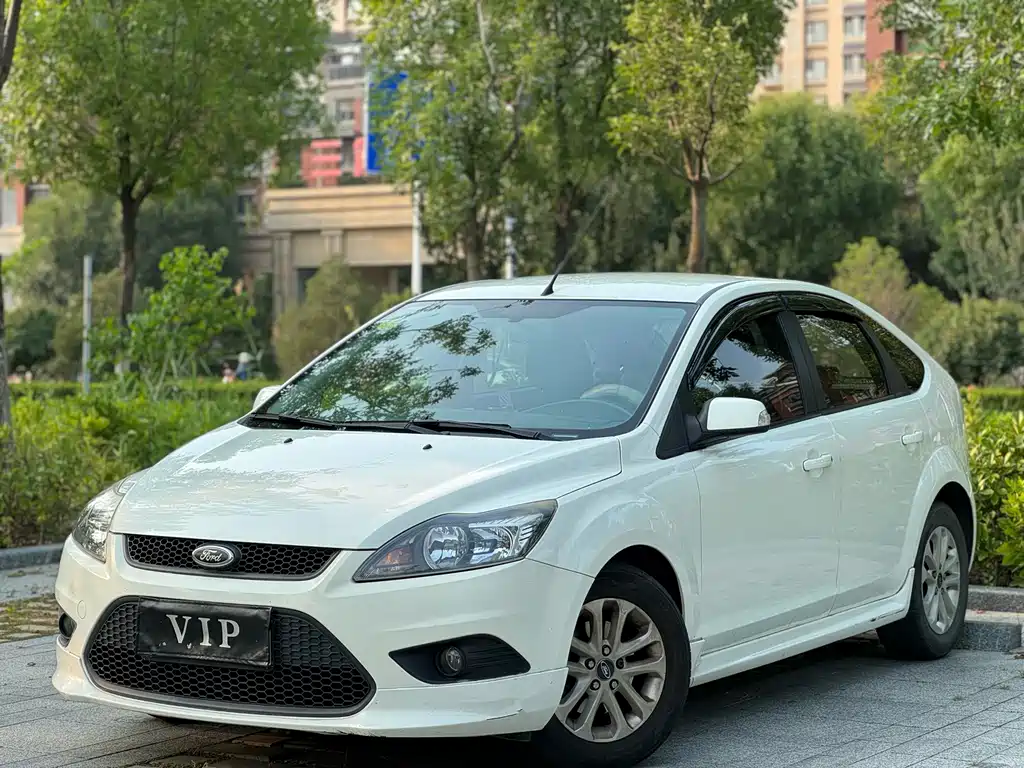 Ford Focus 2014 — фото 1