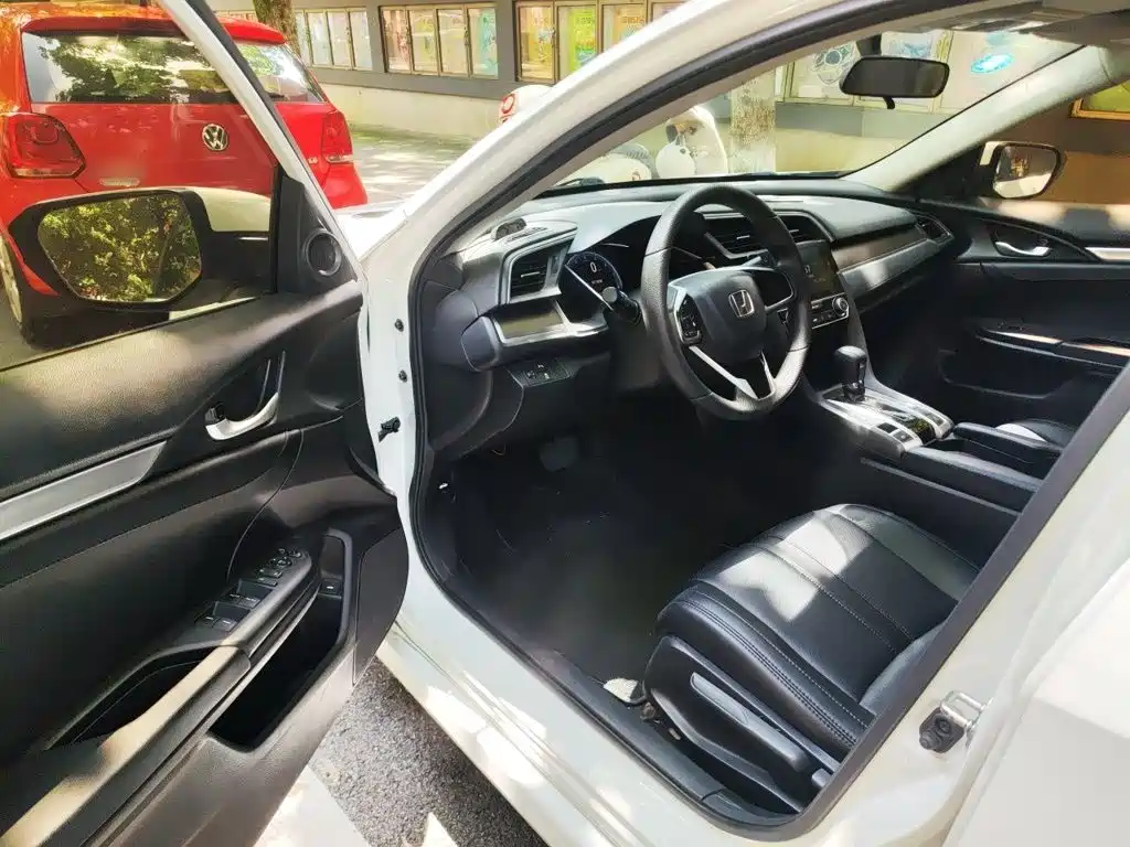 Honda Civic 2017 — фото 12