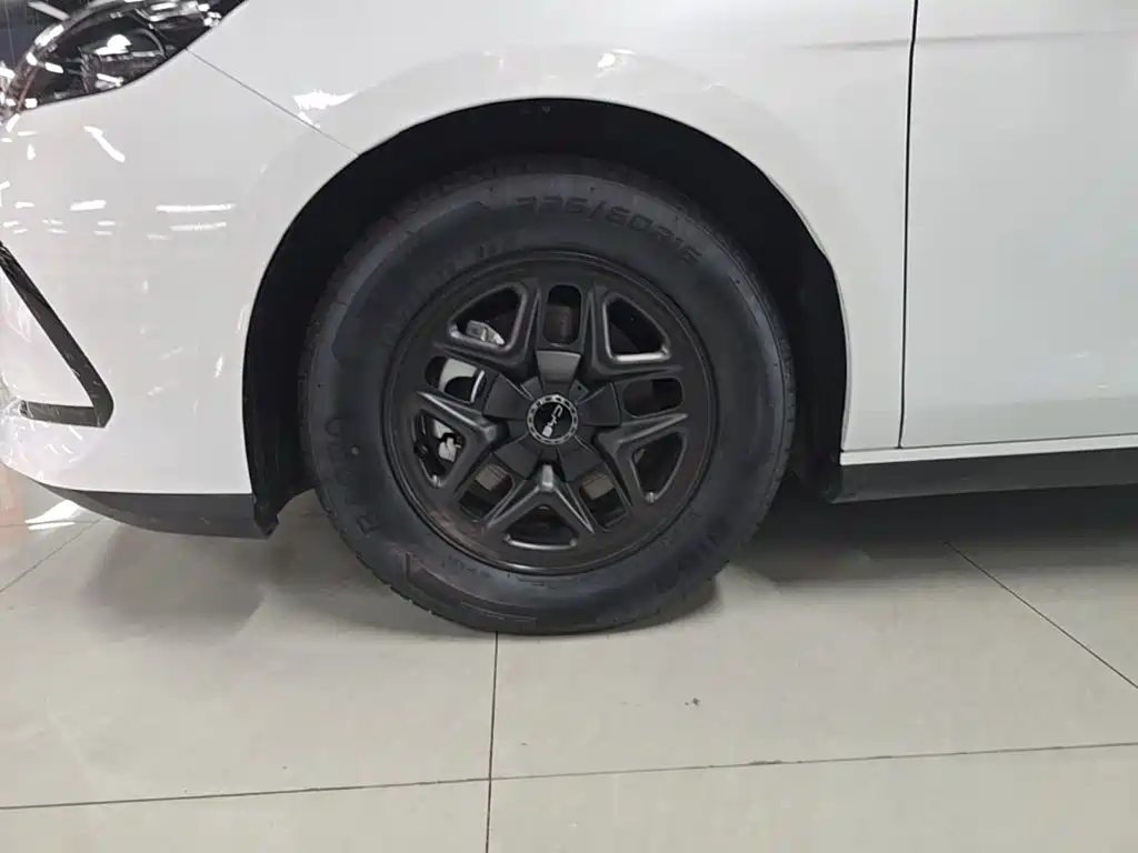 BYD Seal 05 DM-i 2025 — фото 23