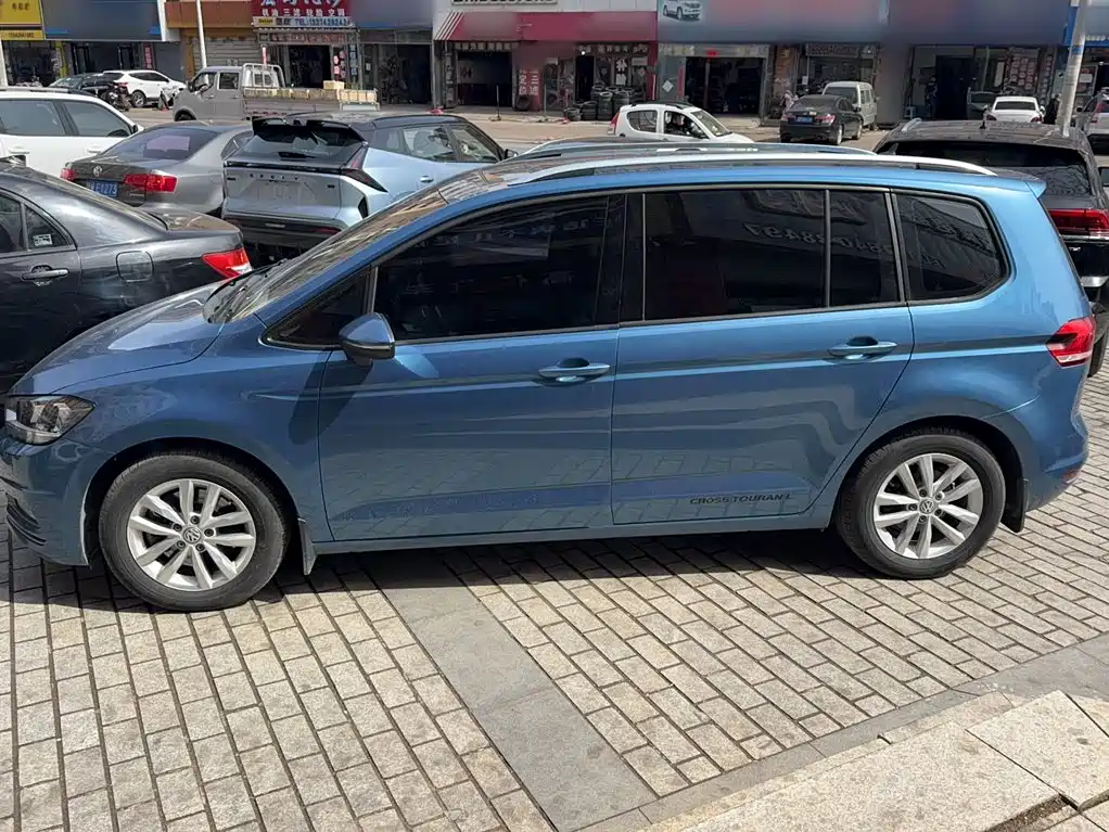 Volkswagen Touran 2018 — фото 11