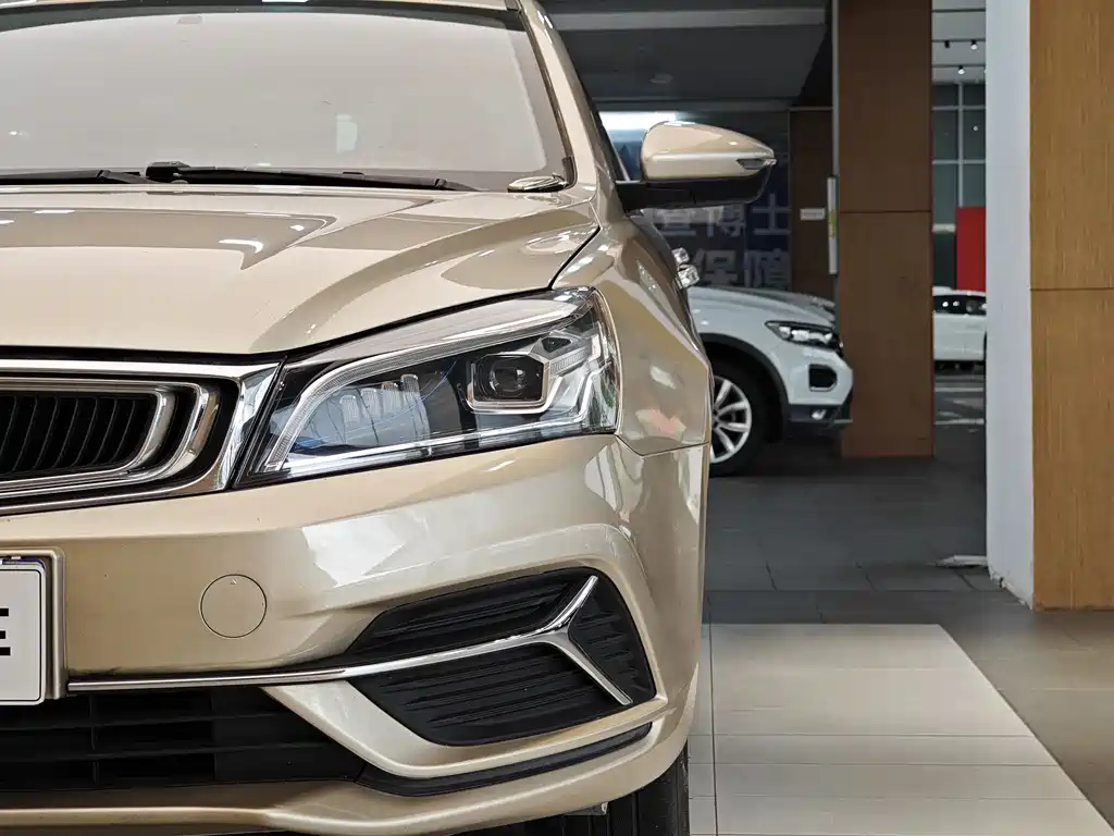 Geely Emgrand 2021