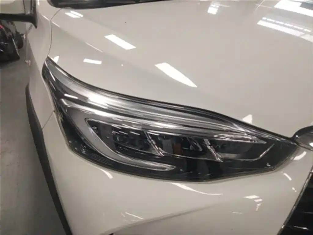 Toyota Yaris L 2023 — фото 13