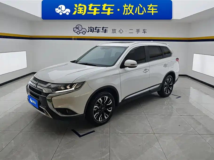 Mitsubishi Outlander 2020 — фото 1
