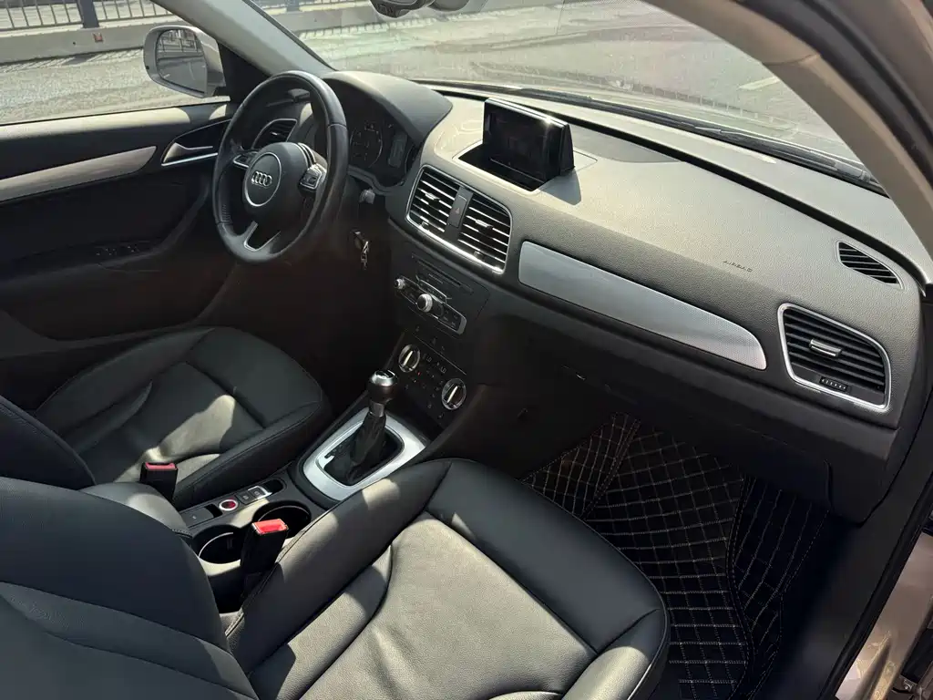 Audi Q3 2014 — фото 10