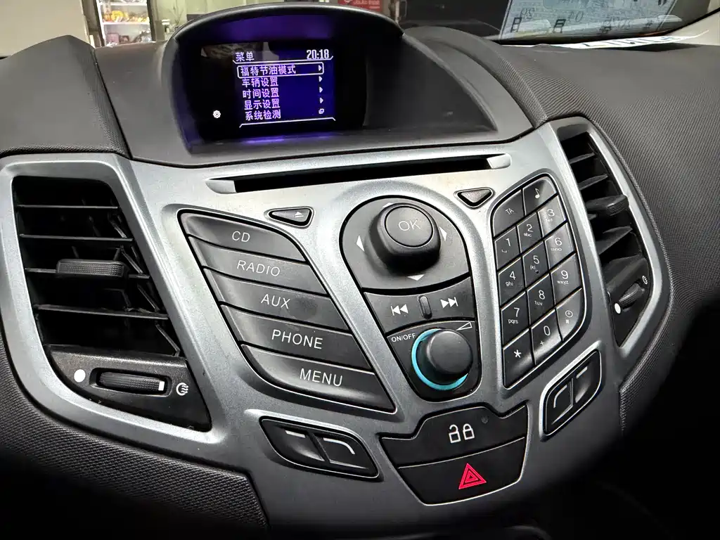 Ford Fiesta 2013 — фото 13