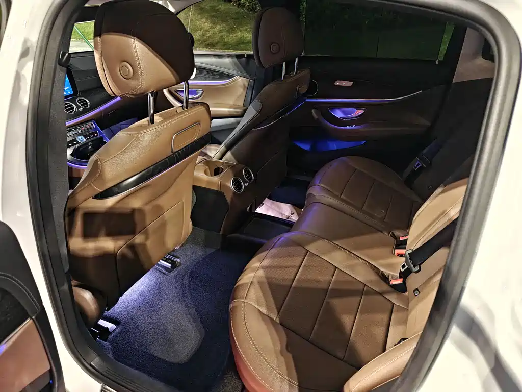 Mercedes-Benz E-Class 2018 — фото 16