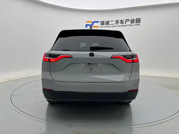 NIO ES8 2021