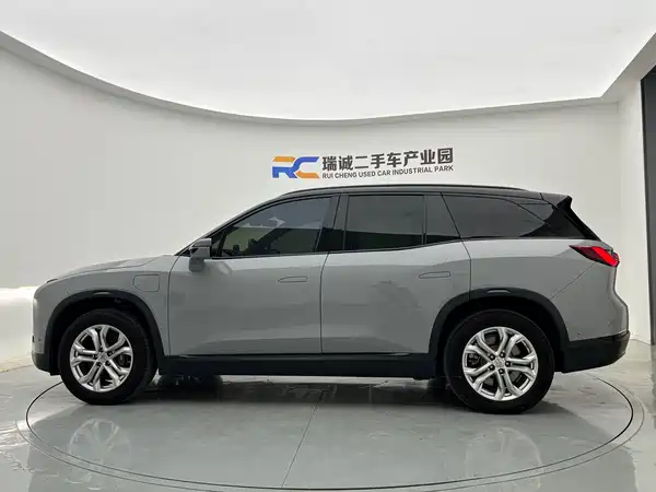 NIO ES8 2021