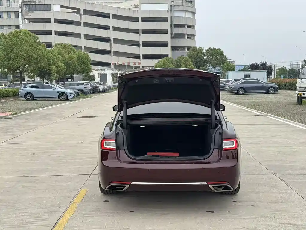 Lincoln Continental 2017 — фото 9