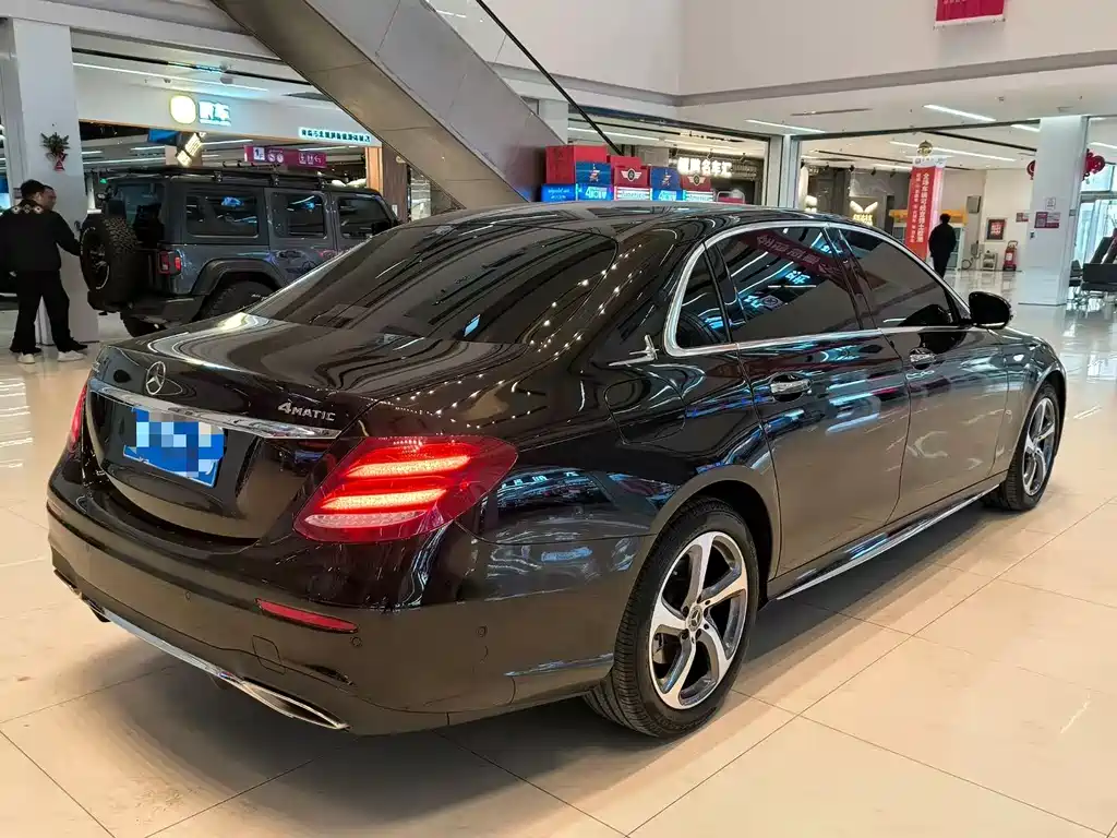 Mercedes-Benz E-Class 2018 — фото 9