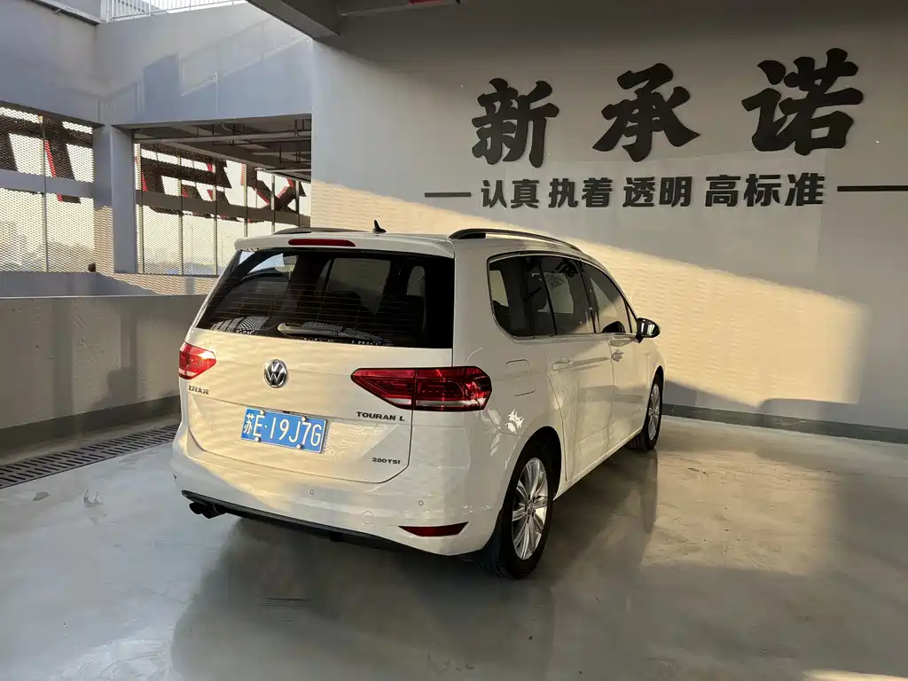 Volkswagen Touran 2018 — фото 4