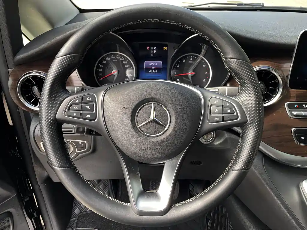 Mercedes-Benz V-Class 2023 — фото 7