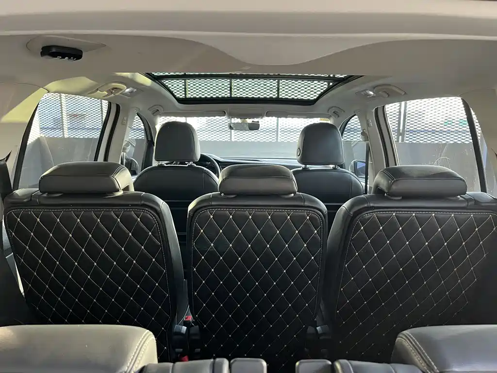 Volkswagen Touran 2018 — фото 14