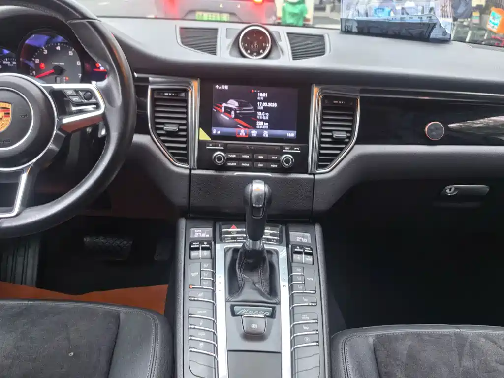 Porsche Macan 2018 — фото 10