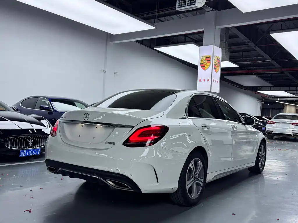 Mercedes-Benz C-Class 2019 — фото 18