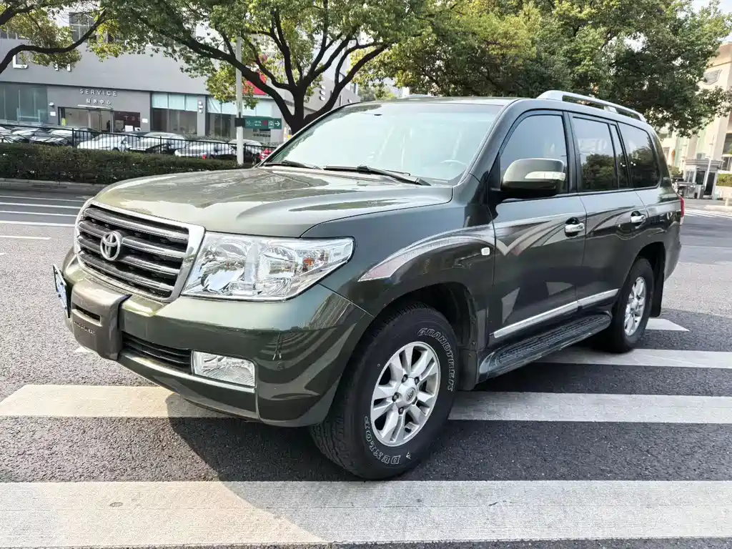 Toyota Land Cruiser 2011 — фото 1