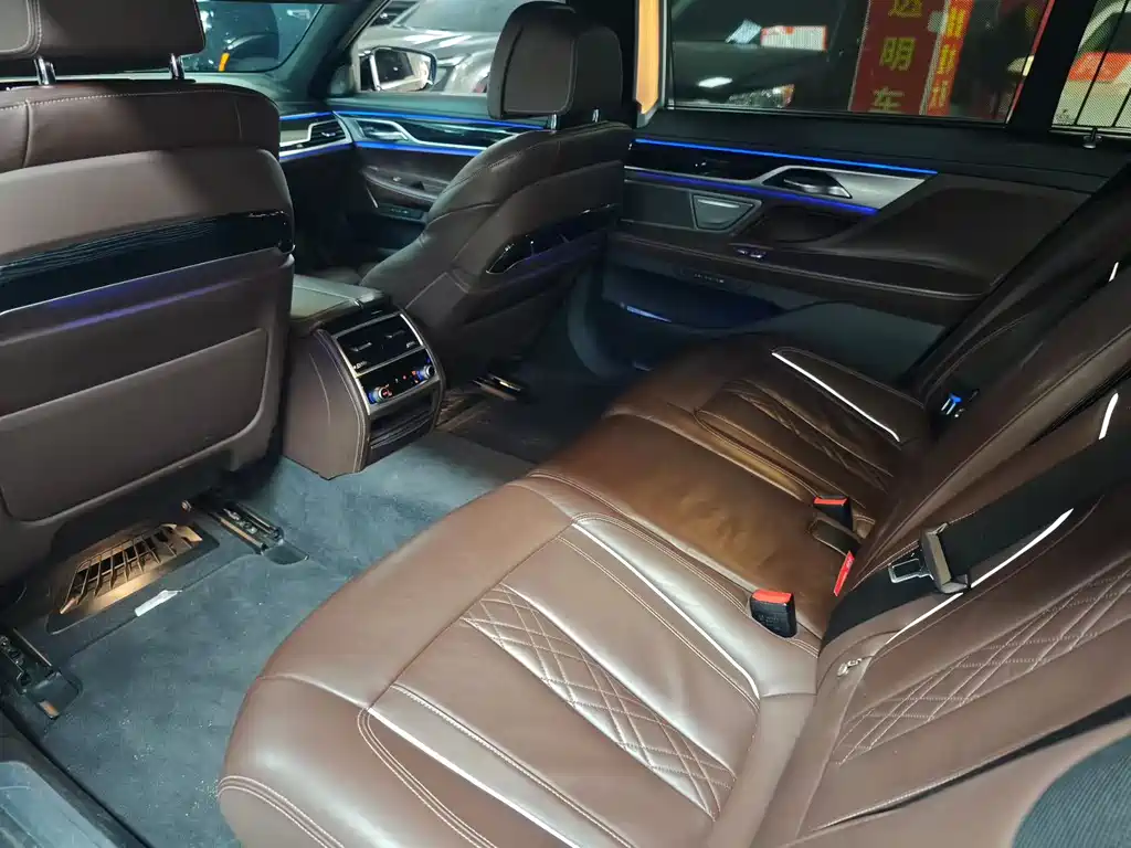 BMW 7 Series 2021 — фото 11