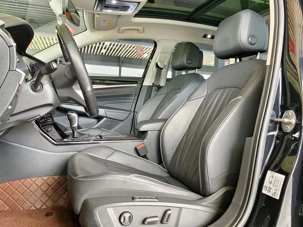 Volkswagen Passat 2023