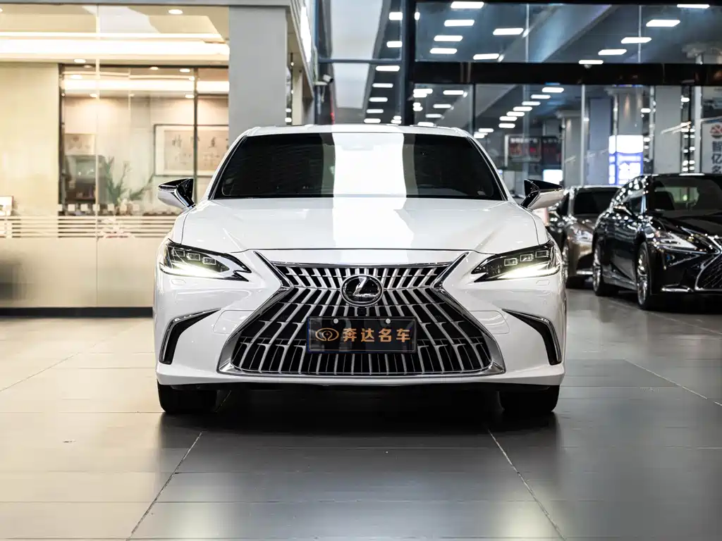 Lexus ES 2024