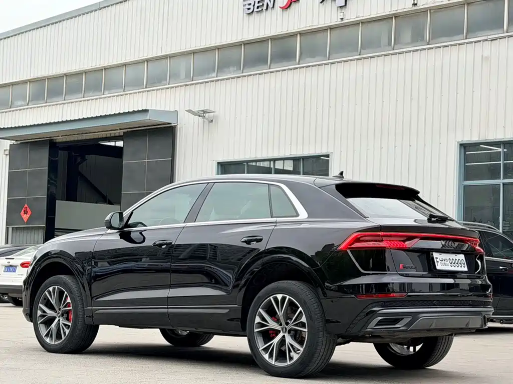 Audi Q8 2023 — фото 10