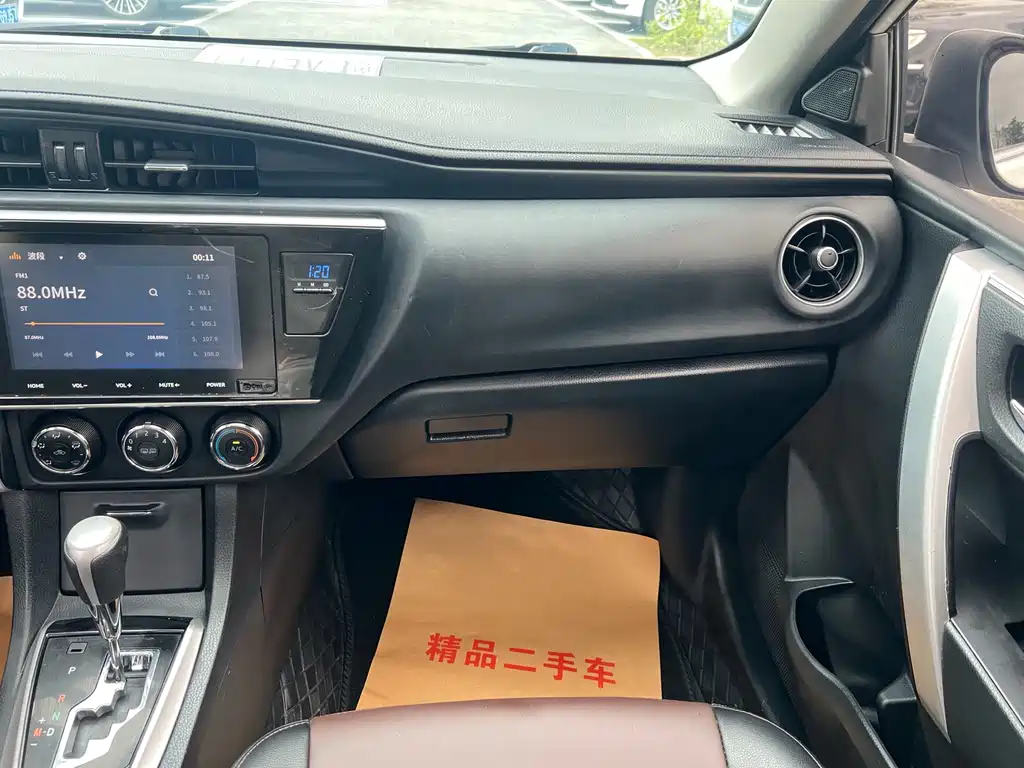 Toyota Corolla 2018 — фото 15
