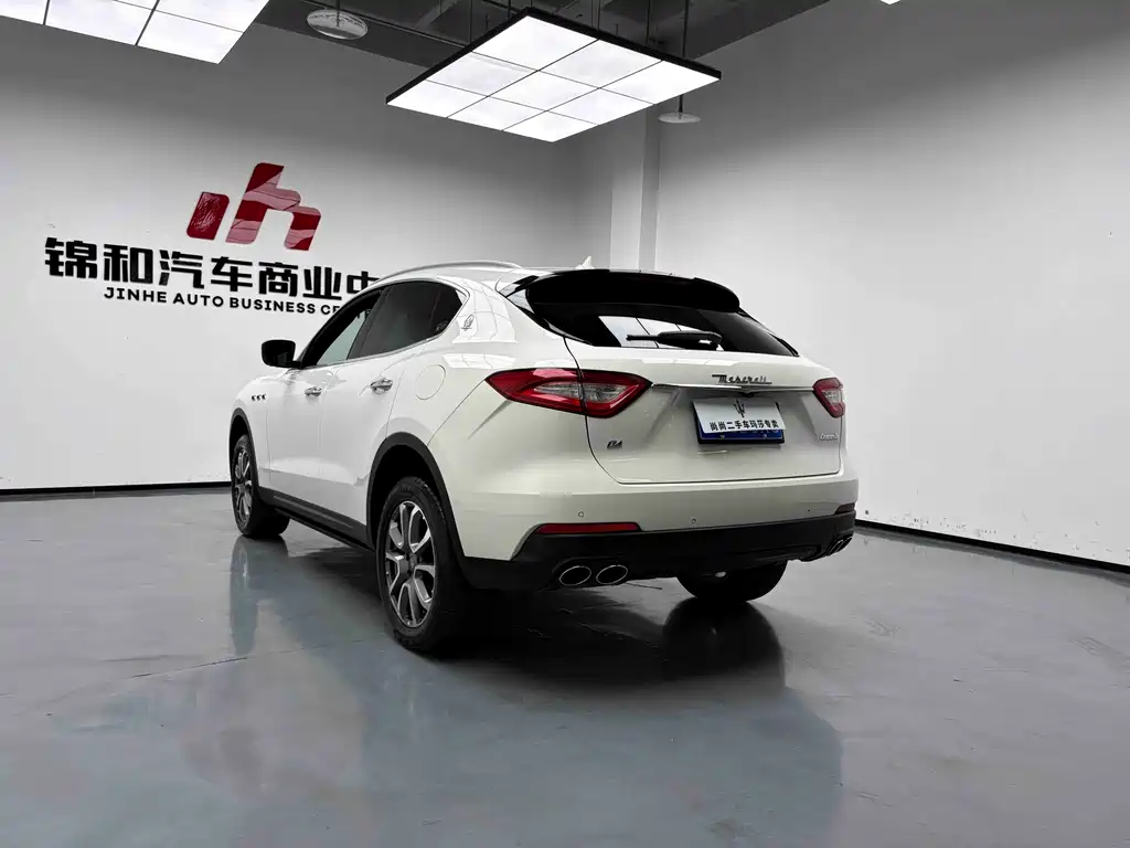 Maserati Levante 2019 — фото 24