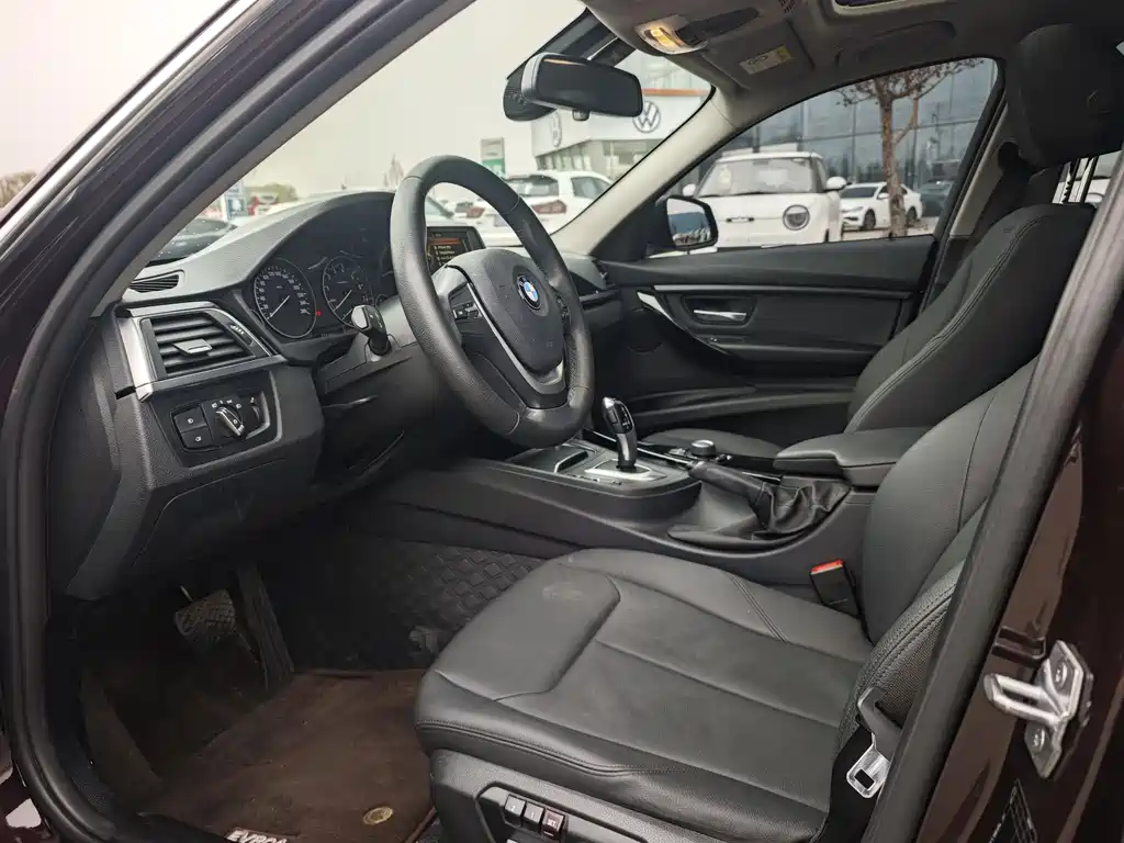 BMW 3 Series 2017 — фото 13