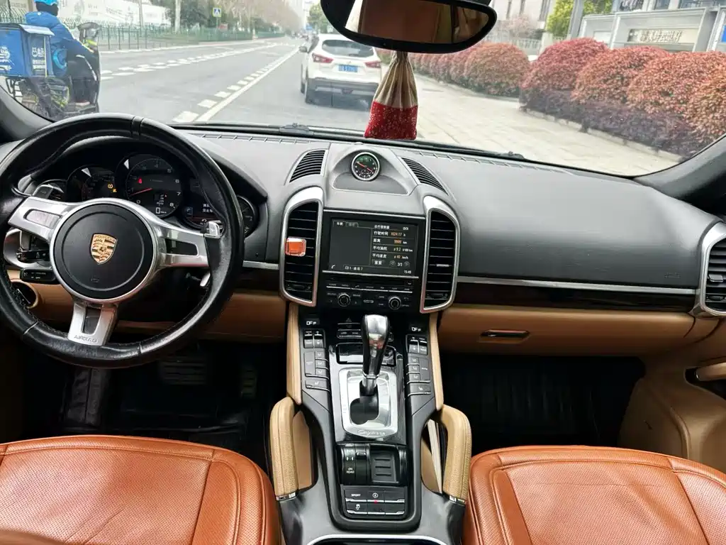 Porsche Cayenne 2015 — фото 9