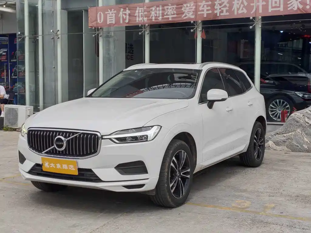 Volvo XC60 2019 — фото 1