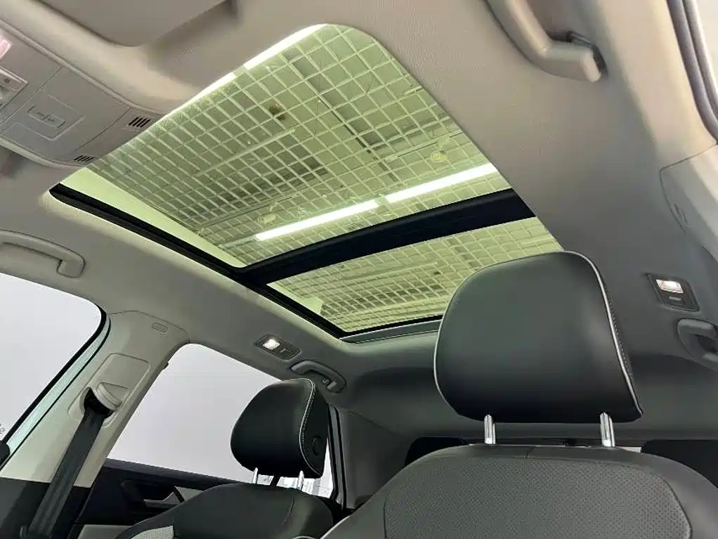 Volkswagen T-Roc 2023 — фото 15